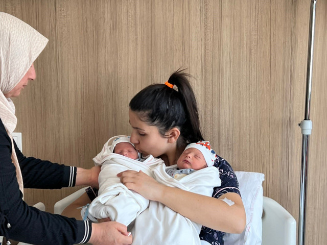 Depremden kurtuldu Ankara'ya gidip ikiz bebek doğurdu - Resim: 0