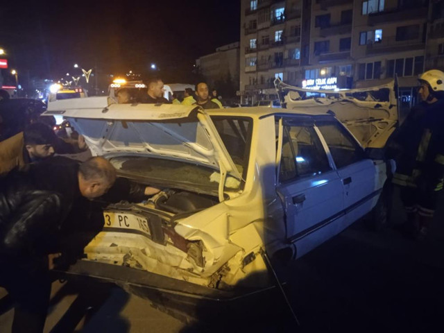 16 yaşındaki sürücü dehşet saçtı! İki araca birden çarparak durabildi: 1 ölü, 4 yaralı - Resim: 2