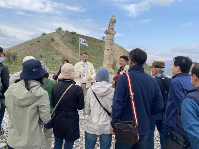 Güney Koreli turistler deprem bölgesindeki tarihi alanları gezdi - Resim: 0