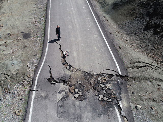 Korkutan görüntü! Sağanak sonrası böyle oldu ekipler bölgede yol kapatıldı - Resim: 0