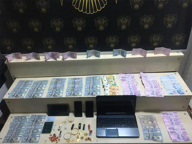 3 yıldır firar olan FETÖ'cünün saklandığı yerden servet çıktı - Resim: 0