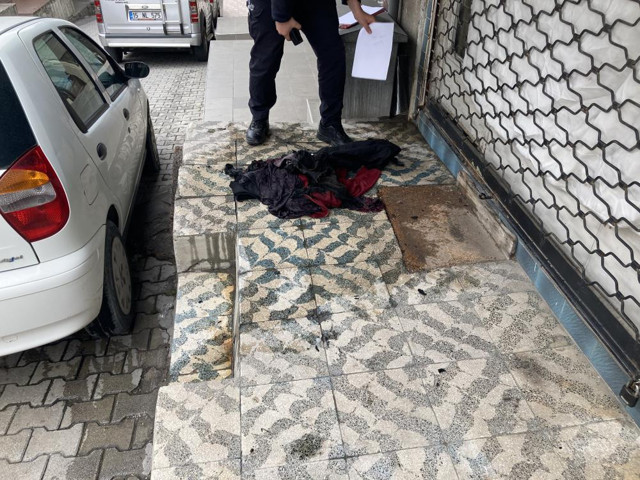 Eşine kızdı cinnet geçirdi! İspirto dökerek kendini ve dükkanını yakmaya çalıştı! - Resim: 2