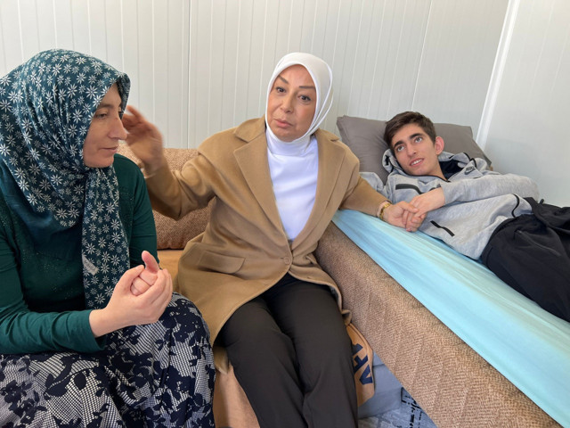 Cumhurbaşkanı Erdoğan'dan depremzede Ömer için protez kol ve bacak talimatı - Resim: 0