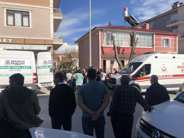 Erzincan’da korkunç olay! Kadın öğretmen evde iple asılmış halde bulundu - Resim: 0