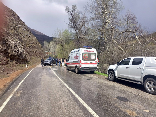 Tunceli'de Munzur Nehri'ne uçan araçtaki kişiler suda kayboldu! - Resim: 0