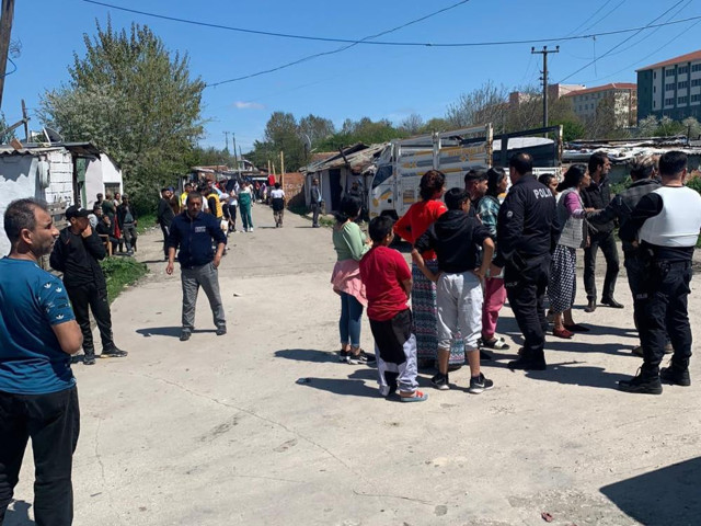 Tekirdağ'da çocuklara bayram şekeri dağıtan polislere silahlı saldırı! - Resim: 0