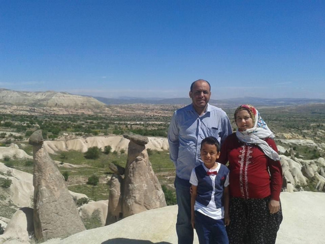 Annesi ve kız kardeşinin cenaze namazını gözyaşları içinde kıldırdı - Resim: 2