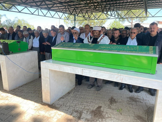 Annesi ve kız kardeşinin cenaze namazını gözyaşları içinde kıldırdı - Resim: 1