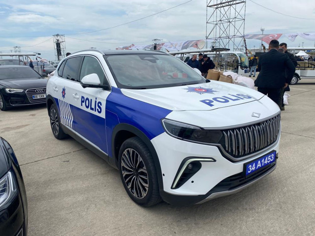 TOGG polis arabası olarak ilk kez görüntülendi! Görenler fotoğraf çektirme yarışına girdi - Resim: 2