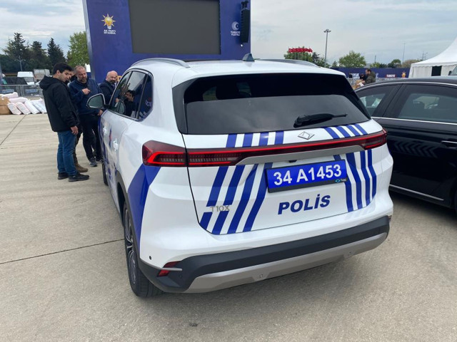 TOGG polis arabası olarak ilk kez görüntülendi! Görenler fotoğraf çektirme yarışına girdi - Resim: 1