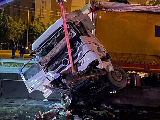 Korkunç kazada burnu bile kanamadı! - Resim: 0