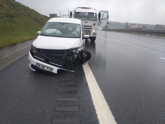 Çekmeköy'de 2'si kamyon 7 araç zincirleme kazaya karıştı - Resim: 2