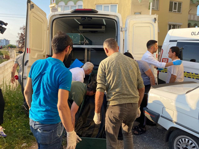 Antalya'da eşini 4 çocuğunun gözü önünde katletti ardından yakınlarını aradı - Resim: 1