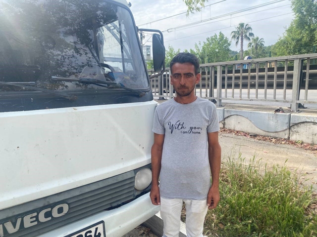 Önünü kesip araçtan indiler, eşi ve çocuğunun yanında tehdit ve küfürler yağdırdılar - Resim: 1