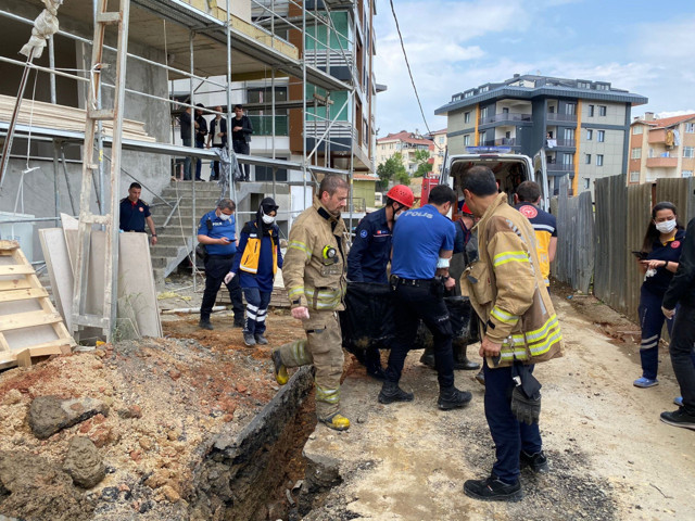 Üsküdar'da inşaatın su dolu asansör boşluğunda ceset bulundu - Resim: 0