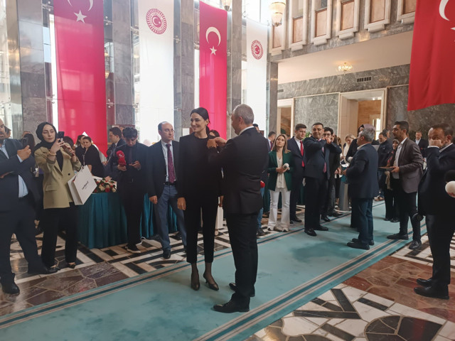 2006 Türkiye güzeli Seda Sarıbaş milletvekilliği kaydını yaptırdı - Resim: 0