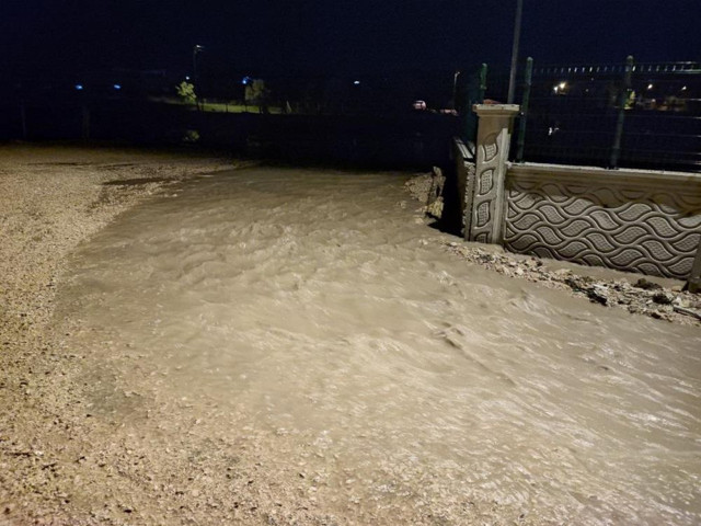 Şiddetli yağış nedeniyle 3 ilde  okullar tatil edildi! Acı haber geldi, alt katları terk edin çağırısı - Resim: 6