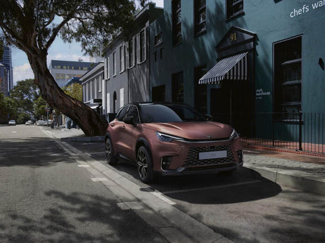 Lexus'un yeni B SUV modeli LBX tanıtıldı - Resim: 0