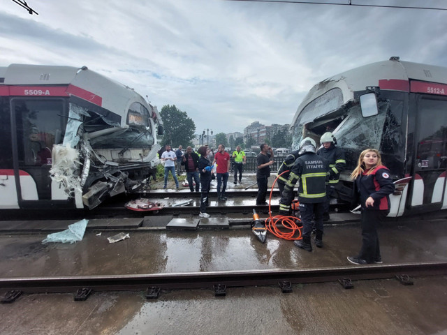Samsun'da tramvay kazası! 2'si ağır 46 kişi yaralandı feci görüntüler - Resim: 1