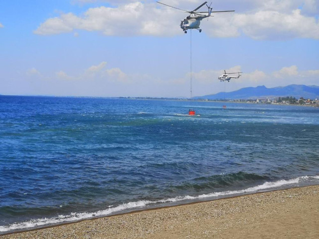 İzmir Dikili'de yangın! Karadan ve havadan müdahale ediliyor - Resim: 0