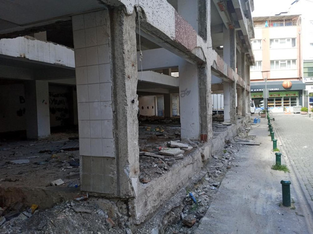 Metruk bina mahallenin kabusu oldu! Saçılan kötü kokudan durulmuyor, nedeni ise... - Resim: 3