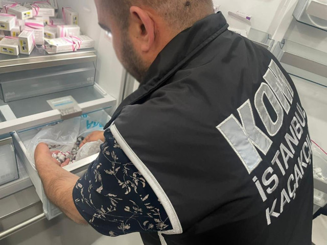 Ölümler yaşanmıştı... İstanbul'da kaçak botoks baskını: Ele geçirilen miktar ve değeri dudak uçuklattı! - Resim: 1