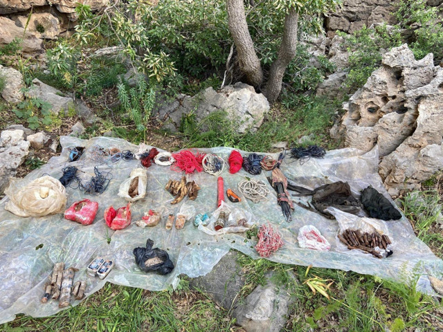 MSB duyurdu: Kuzey Irak'ta PKK'ya ağır darbe! Çok sayıda silah ve mühimmat ele geçirildi - Resim: 0
