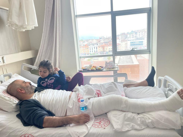 Avukata polis şiddeti: Tatil dönüşü kabusu yaşadı! Darp edildi, bacağı iki yerden kırıldı... - Resim: 2