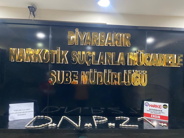 Diyarbakır'da tedirgin haller sergileyen 4 kişi yakayı ele verdi! Midelerinden çıktı: 121 parça halinde... - Resim: 0