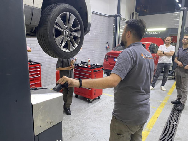 Bayram öncesi araçla uzun yola çıkacaklar dikkat: Araçların bakımı mutlaka yapılmalı - Resim: 1