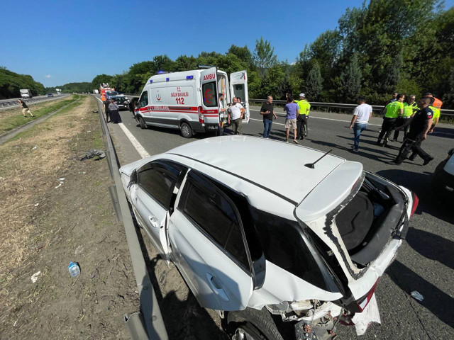 Anadolu Otoyolu'nun Sakarya kesiminde zincirleme kaza! Yaralılar var - Resim: 0