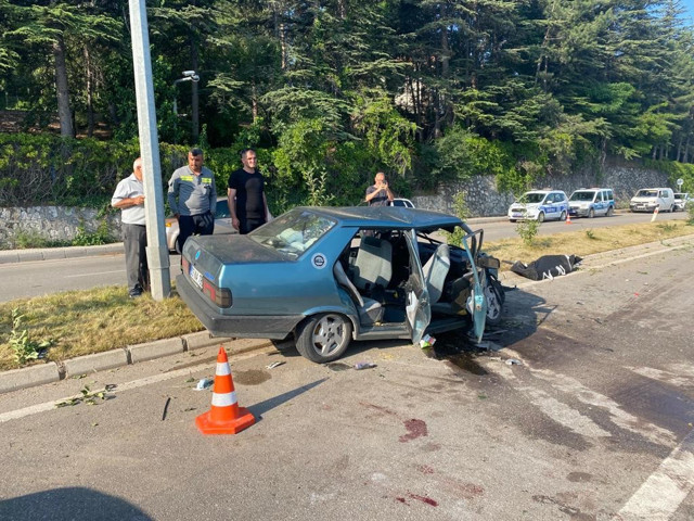 Isparta'da feci kazada ortalık savaş alanına döndü! Ölü ve yaralılar var - Resim: 0