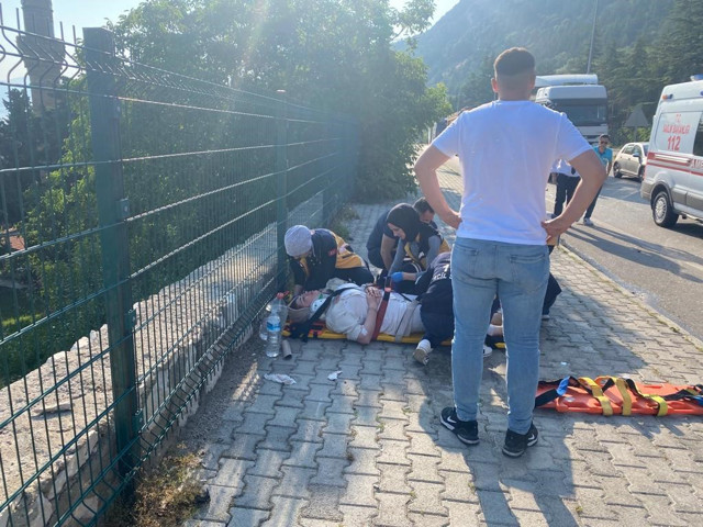 Isparta'da feci kazada ortalık savaş alanına döndü! Ölü ve yaralılar var - Resim: 2