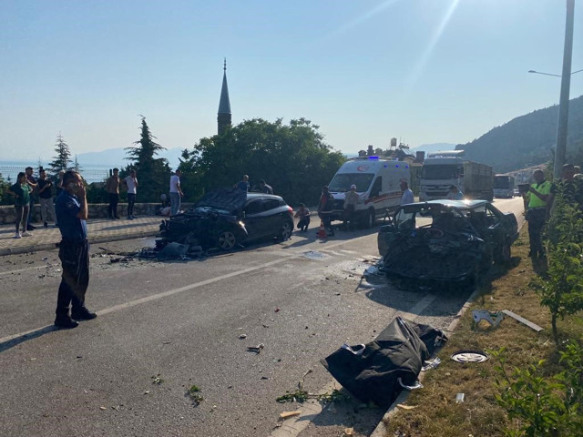 Isparta'da feci kazada ortalık savaş alanına döndü! Ölü ve yaralılar var - Resim: 1