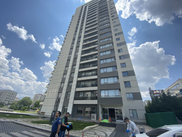 Kayseri'de 22 katlı rezidansta feci olay! Kaçan kuşunun peşinden ölüme gitti - Resim: 1