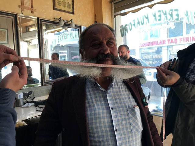 19 yıldır kesmiyor, aylık bakımına 2 bin TL ödüyor! Bayburtlu Pala'nın bıyıklarını gören hayrete düşüyor! - Resim: 1