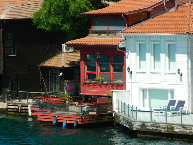 Sezen Aksu'nun evini gece 02.00'da bastı tekneyle eve girmeye çalıştı: Sizi öldürürüm - Resim: 0