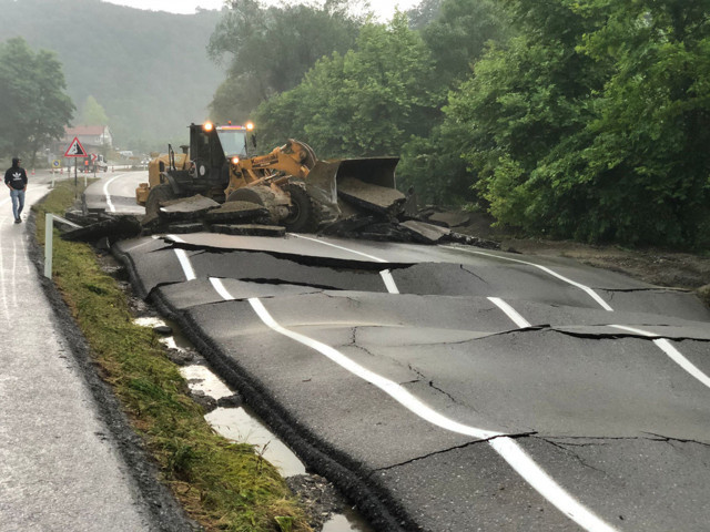 Meteoroloji 'kırmızı kod'la uyarmıştı! Zonguldak'ta durum çok fena köprüler yıkıldı, araçlar sular altında kaldı - Resim: 6