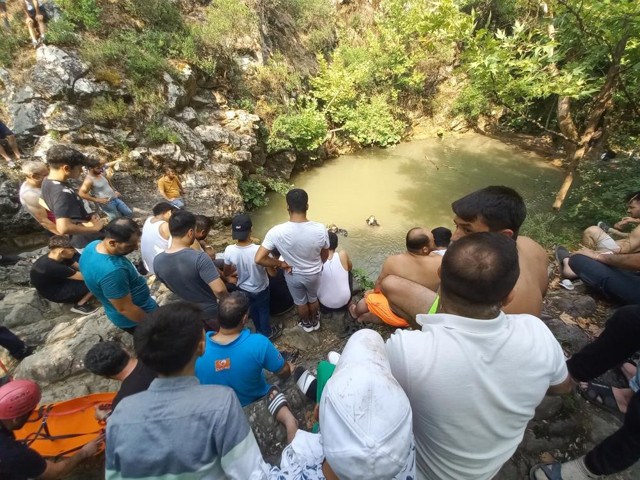 Kocaeli'de acı olay! Serinlemek için girdiği göletten cansız bedeni çıkarıldı! - Resim: 0