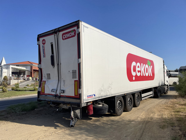 Alanya'da turistleri taşıyan minibüs tıra çarptı! Ölü ve yaralılar var - Resim: 1