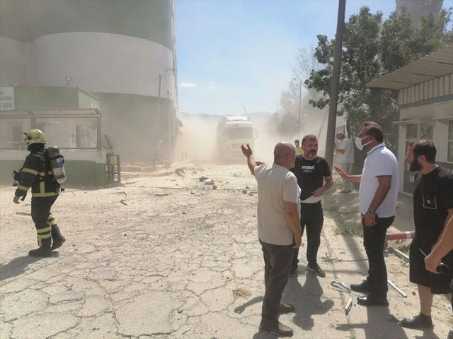 Kocaeli'de Toprak Mahsulleri Ofisi silosunda çok şiddetli patlama oldu kent genelinde hissedildi - Resim: 1