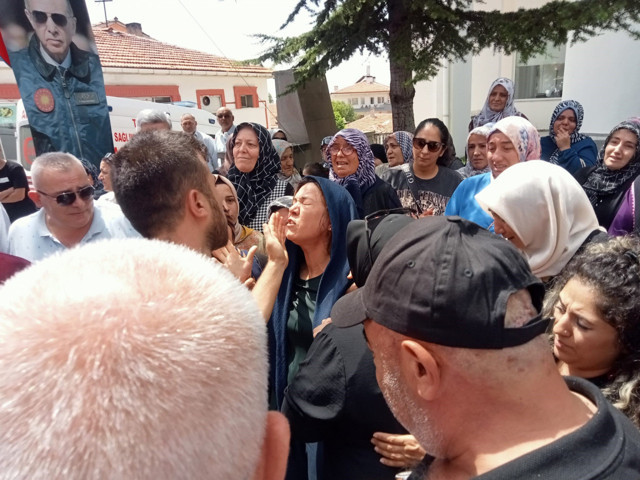 Şehit Teğmen Altınbaş memleketi Ankara'da gözyaşlarıyla son yolculuğuna uğurlandı - Resim: 1