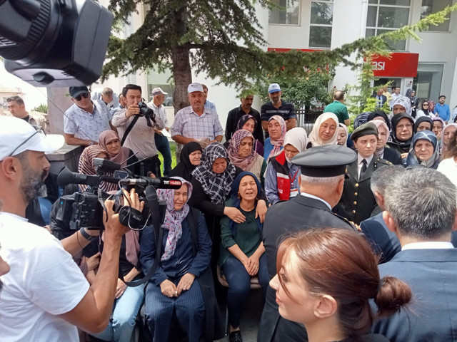 Şehit Teğmen Altınbaş memleketi Ankara'da gözyaşlarıyla son yolculuğuna uğurlandı - Resim: 0