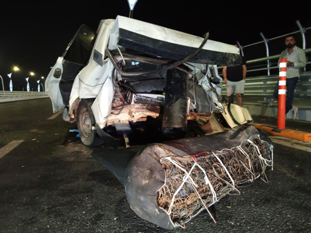 Lüks otomobilin çarptığı otomobil hatchback araca döndü - Resim: 0