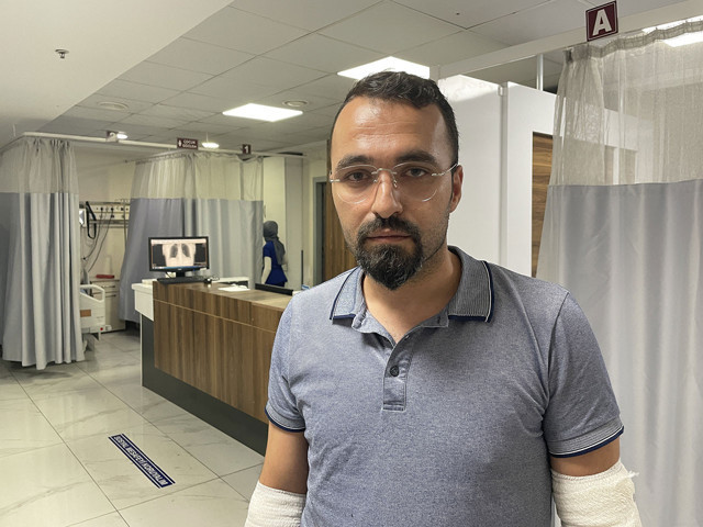 Gaziantep'te hasta yakınlarırın kemer ve demir çubuklarla dövdüğü doktor yoğun bakıma alındı - Resim: 1