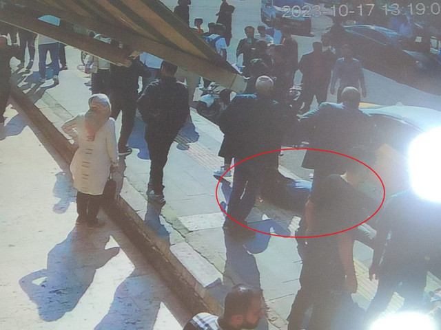 Diyarbakır’da çocukların okuldaki kavgasına aileler karıştı, ortalık kan gölüne döndü - Resim: 1