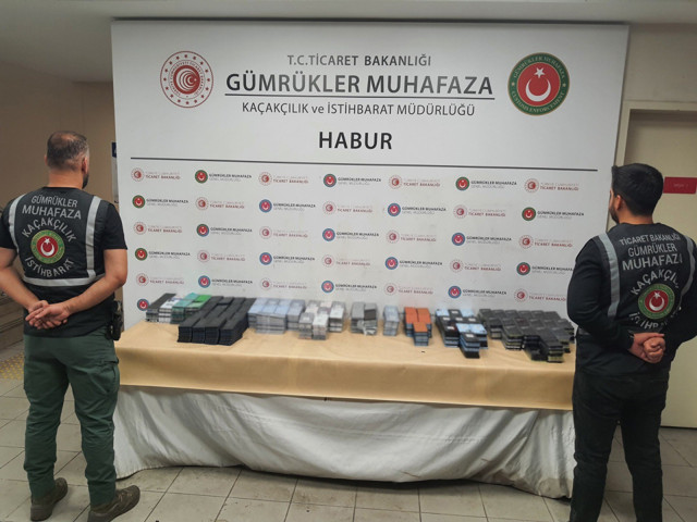 Gümrük Muhafaza ekiplerinin operasyonlarında yaklaşık 15 milyon liralık kaçak eşya ele geçirildi - Resim: 0