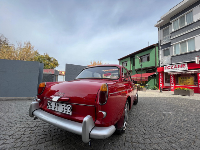 Hurda halde bulduğu aracı yollara döndürdü, şimdi teklifleri reddediyor - Resim: 3
