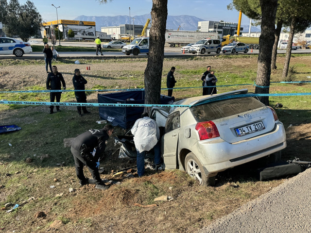 Antalya'da şarampole devrilen otomobildeki genç öldü, 8 yaşındaki çocuk yaralandı - Resim: 0