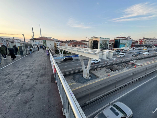 İBB'den metrobüs yoluna konulan üst geçit ayağına ilişkin açıklama - Resim: 0